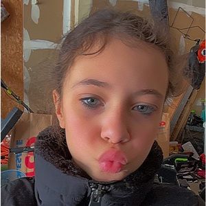 Meet your Posher, Mia